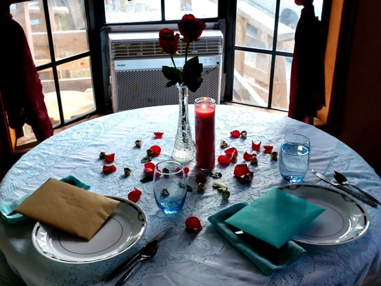 home date table with roses and glasses